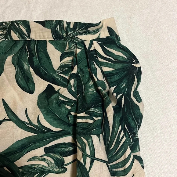 H&M Banana Leaf Print Skirt 2 - Picture 2 of 4